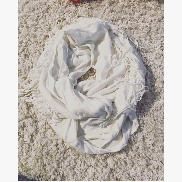 Accessories - Scarf (white)